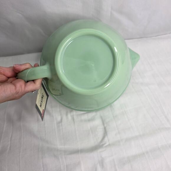 Jadeite Glass Collection Green Glass Mixing Bowl With Handle  1.25 QT - Chipped - Picture 9 of 12